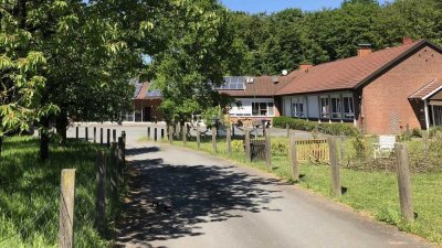 Freistehendes Mehrfamilienhaus mit viel Platz in ländlicher Lage