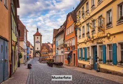 Ehem. Pension mit Betreiberwohnung, 2 Garagen, 4 Außenstellplätze