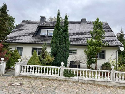 Geräumiges Einfamilienhaus mit Einliegerwohnung und Garten in Hohenleipisch