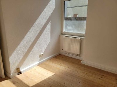 Helle 2-Zimmer-EG-Wohnung mit schönem Holzdielenboden, Neckarstadt-Ost