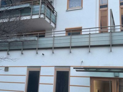 Exklusive, gepflegte 3-Zimmer-Wohnung mit Terasse und Einbauküche in München Maxvorstadt