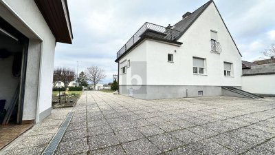 TOP GEPFLEGT MIT XXL GARTEN, VOLLKELLER UND NEBENGEBÄUDE MIT GARAGE