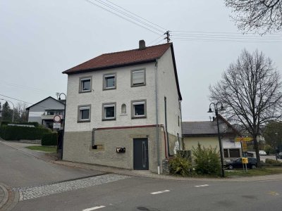 Geräumige 6-Raum-Mehrfamilienhaus mit EBK in Ravenstein