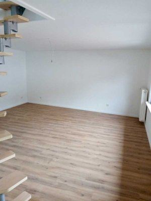 ***Sanierte Maisonette-Wohnung mit EBK & Garten***