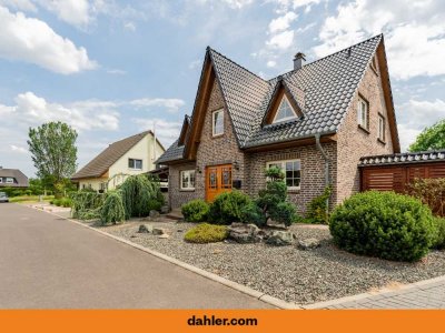 Großzügiges Einfamilienhaus im Landhausstil / Friesenhaus in ruhiger Lage direkt am Feld