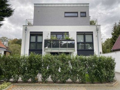 Helle, moderne 2-Zimmer-Wohnung mit großer Terrasse, Garten und Einbauküche in Hamburg Meiendorf