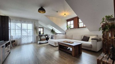 *Bezugsfrei & Renoviert* - 4 Zimmer Wohnung mit sonnigem Balkon, 2 Stellplätzen und 2 Kellerräumen