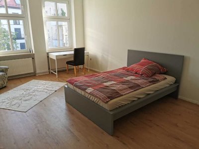 Möblierte ruhige 2-Zimmer-Wohnung mit EBK in Berlin Steglitz zentrale Lage befristet