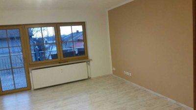 Hochwertige 3,5-Zimmer-Wohnung mit EBK, Badmöbel und Balkon in Deggendorf