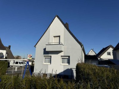 *** Einfamilienhaus mit hochwertiger Einliegerwohnung und großem Grundstück in Spich***