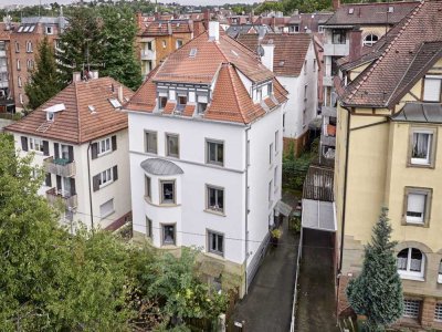 Freistehendes 4-Familienhaus in ruhiger Lage, 3 Wohnungen leer - renovierungsbdftg. mit  Potenzial.