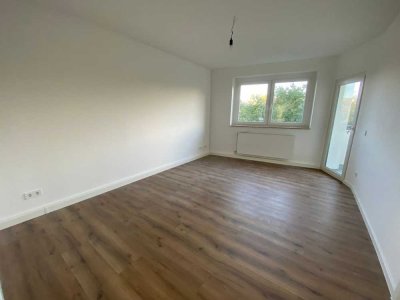 ** Umfänglich modernisierte 2-Zimmer Wohnung mit Balkon im Wohnpark **