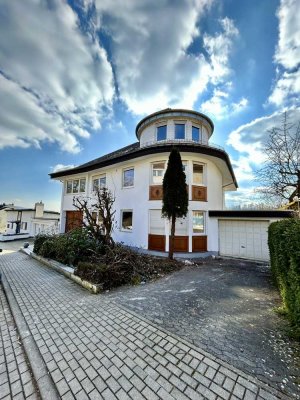 ++NEU RENOVIERT++ STADTLAGE 4 ZKB mit großem Balkon und Südausrichtung