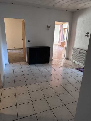 Modernisierte 4-Zimmer-Wohnung mit Balkon und EBK in Riedstadt