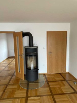 Gemütliche 4-Zimmer-Wohnung mit Kamin und Balkon!