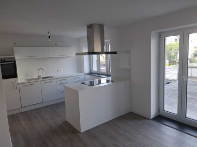 Geschmackvolle 4-Zimmer-Wohnung mit luxuriöser Innenausstattung mit Balkon und Einbauküche in Singen