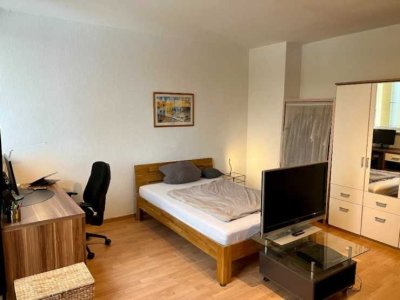 *Temporary Feb-June* Furnished Apartment with Balcony in Schöneberg (Nollendorfplatz)