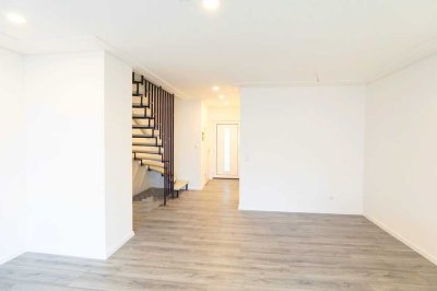 Stilvolle Maisonettewohnung mit Balkon-
Erstbezug nach Renovierung!