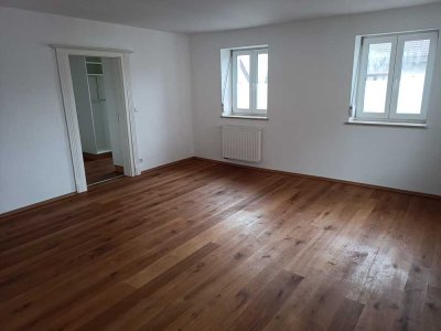 Vollständig renovierte 3-Zimmer-Wohnung mit Einbauküche in Wolnzach