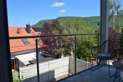 Freistehendes Einfamilienhaus mit Einliegerwohnung mit einmaligen Panoramablick in Pfullingen