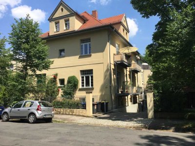 RUHIGE ZWEIZIMMERWOHNUNG MIT BALKON UND TG-STELLPLATZ IN BESTER SÜDSTADTLAGE