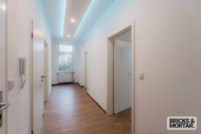 Modernes Wohnen mit Stil: Lichtdurchflutete Hochparterre-Wohnung mit wertiger Ausstattung