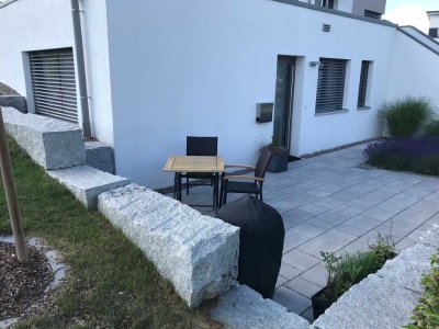 Neuwertige 1,5-Zimmer-Wohnung mit Terrasse und Einbauküche in Staig