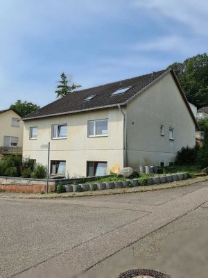 ***Reserviert*** Einfamilienhaus mit ELW  in ruhiger Lage