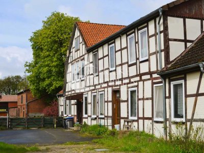 Historische Landgaststätte mit Nebengebäude bei Rosche