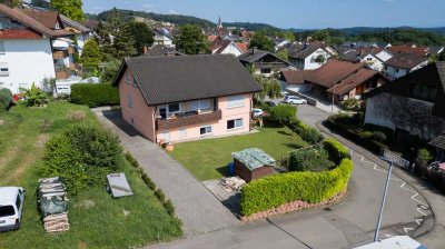 Großzügiges Zweifamilienhaus mit Ausbaupotenzial und moderner Ausstattung