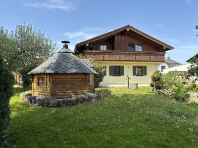 Attraktives Einfamilienhaus mit Schwimmbad und großen Garten in ruhiger Lage.