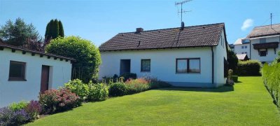 "Bungalow optional mit Einliegerwohnung im DG" - Wohnhaus mit Einzelgarage in 85416 Langenbach