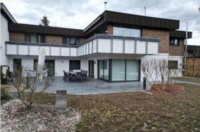 Luxuriöser Flachdachbungalow mit exklusiver Ausstattung und eleganter Einliegerwohnung