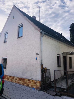 Schönes Haus mit 6-Zimmern , Garten und Balkon und Einbauküche, in Augsburg Nähe Wertach