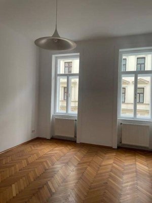 Hübsch renovierte 4-Zimmerwohnung im Stilaltbau in Bestlage des 9ten Bezirks