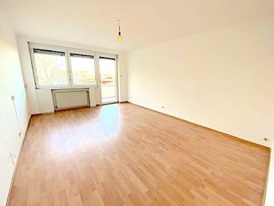 LETZTER PREIS! PROVISIONSFREI VOM EIGENTÜMER! UNSANIERTE 3-ZIMMER WOHNUNG MIT BALKON BEIM COLOSSEUM21!