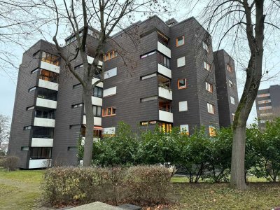 Stilvolle, vollständig renovierte 2,5-Raum-Wohnung mit Balkon und EBK in Ludwigsburg