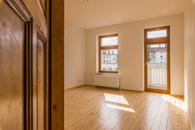 Viel Licht & Platz: 2-Zimmer-Altbauwohnung mit Ost-Balkon