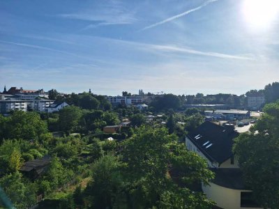 Über den Dächern der Stadt - Tolle Dachgeschosswohnung mit EBK!