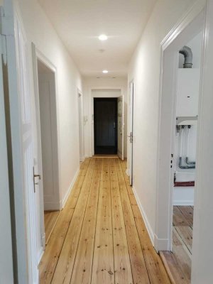 Erstbezug nach Sanierung | Schöne 4-Zi.-Wohnung | Altbau mit abgezogenen Dielen