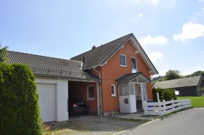 Preisreduzierung!
Einfamilienhaus Baujahr 2005 mit Fußbodenheizung auf Eckgrundstück am Ortsrand