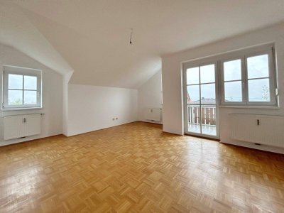 3 ZIMMER WOHNUNG AM LAND MIT BALKON UND GARAGE