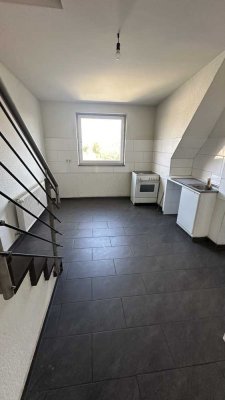 * Dachgeschoss Wohnung mit 5 - 6 Zimmer *  !