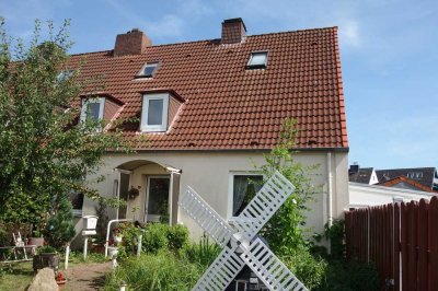 Charmantes Teilhaus in idyllischer Lage ganz nah am Meer