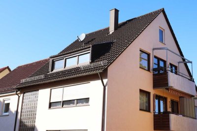 Gepflegte Dachgeschosswohnung mit Aussichtsbalkon