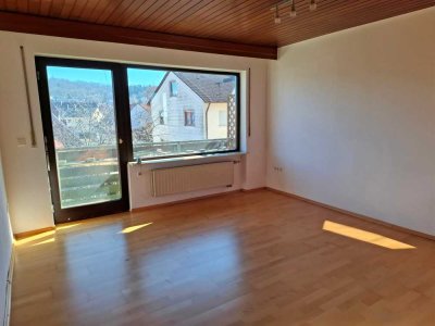 Ansprechende 6-Zimmer-Wohnung mit Balkon und Einbauküche in Dischingen