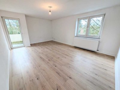 **Balkon gewünscht? Gemütliche 3-Zimmer-Wohnung mit neuem Laminat und neuem Tageslichtbad**