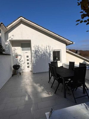 Terrassenhaus mit wunderschöner Aussicht und eigener Garage