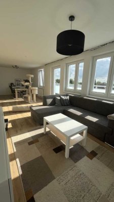 Schöne 2,5-Zimmer-Wohnung mit gehobener Innenausstattung mit Dachterrasse und EBK in Elmshorn