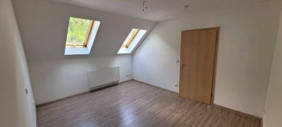 *Gemütliche 2 Zimmer-DG-Wohnung zum wohlfühlen in Donaustauf